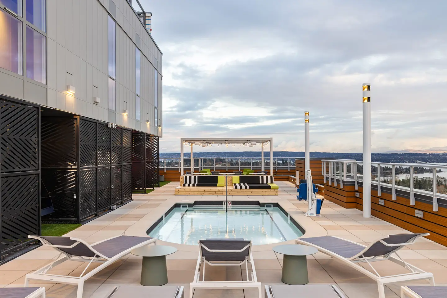 rooftop pool at ōLiv Seattle